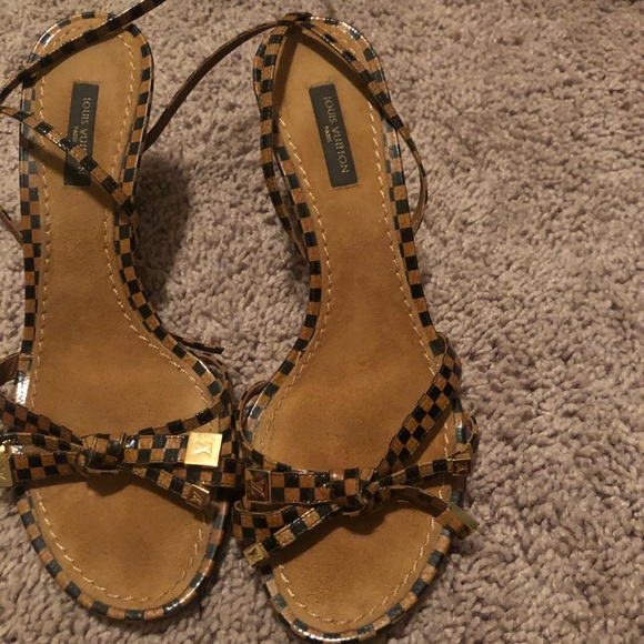 Louis Vuitton - Picture 6 of 6